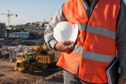 Neste artigo, Valderci Malagosini Machado explica como a industrialização da construção civil redefine prazos e qualidade por meio do uso estratégico de painéis e elementos treliçados.