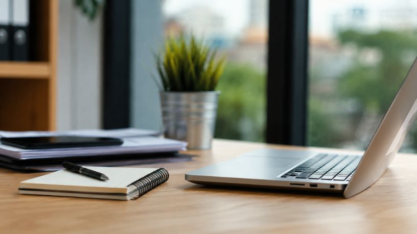 Inteligência Artificial já impacta 1,24 milhão de trabalhadores em Santa Catarina: o que isso significa para Criciúma e o futuro do emprego